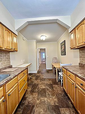 4th image of 2583 45th St #2