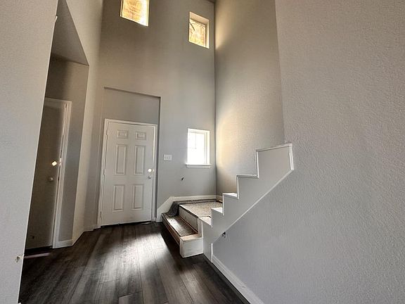 4th image of 1601 Elise Ave