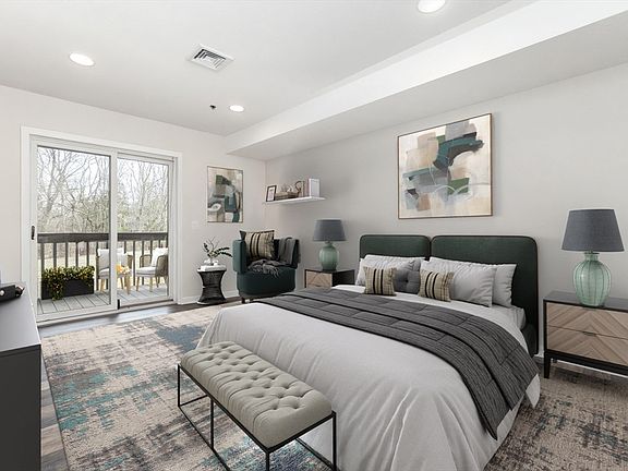 3rd image of 4 Duck Pond Rd APT 203