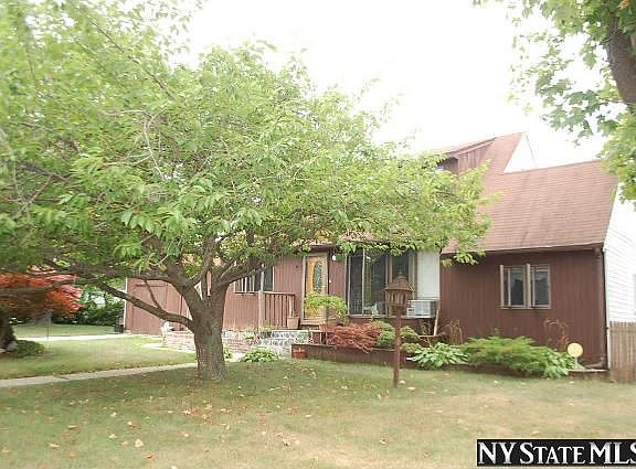 2nd image of 5 Robinhood Dr