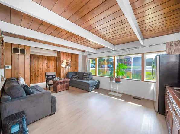 4067 Sefton St, Pt Coquitlam, BC V3B 3S5