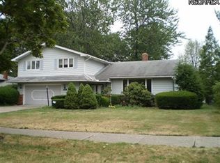 5488 Lansbury Ln, Lyndhurst, OH 44124