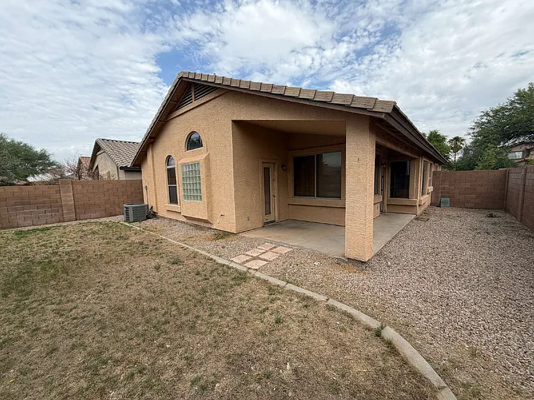 135 W Holstein Trl — Photo 18