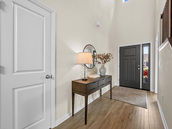 3rd image of 923 Kohlwey DRIVE