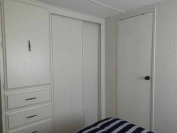5th image of 225 Prince Dr