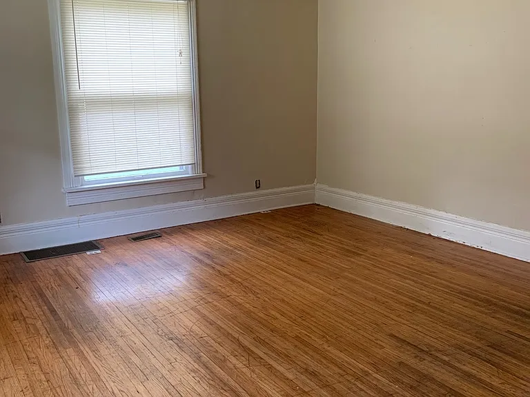 1630 N Clay Ave — Photo 3