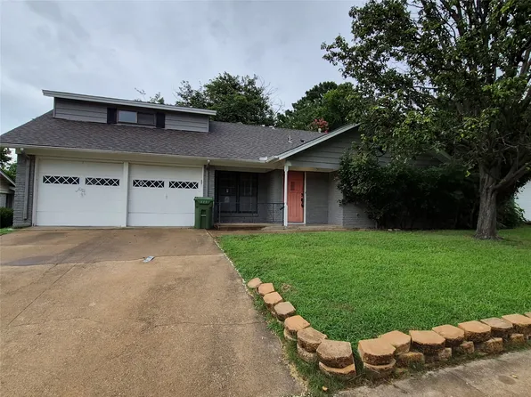 744 Willow St, Hurst, TX 76053
