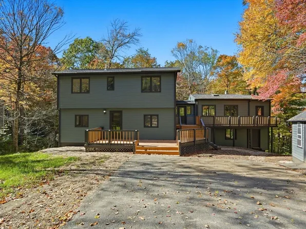 9 Bray Ct, Pelham, MA 01002