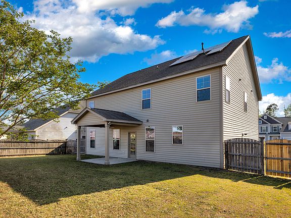 5th image of 935 Cormier Dr