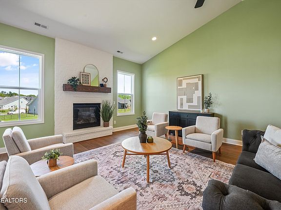 5th image of 234 Clover Cir