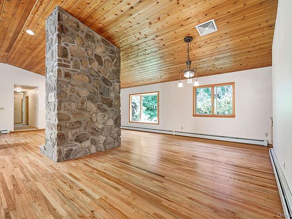 5th image of 1169 Ridgebury Road