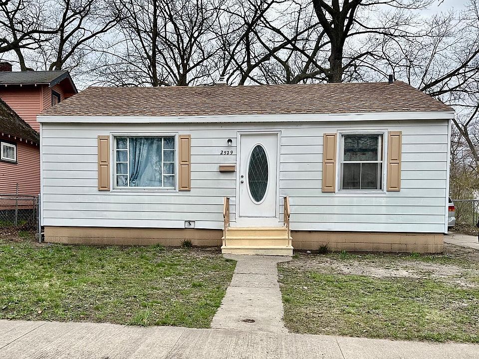 1st image of 2529 Hoyt St