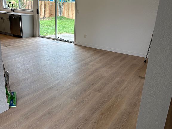 4th image of 901 S 21st Pl