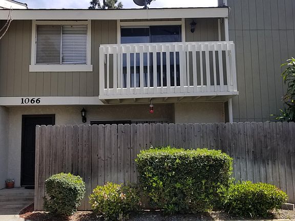 Beautiful green area in the front.