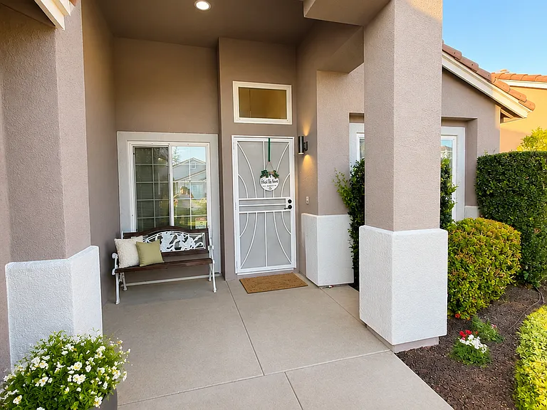 44696 Lorraine Dr — Photo 2
