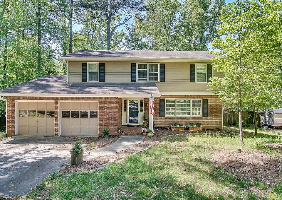1st image of 810 Foxcroft Trl SE