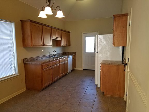 3rd image of 70 Green Willow Dr