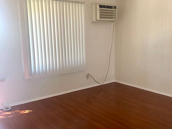 5th image of 14027 Oxnard St #14