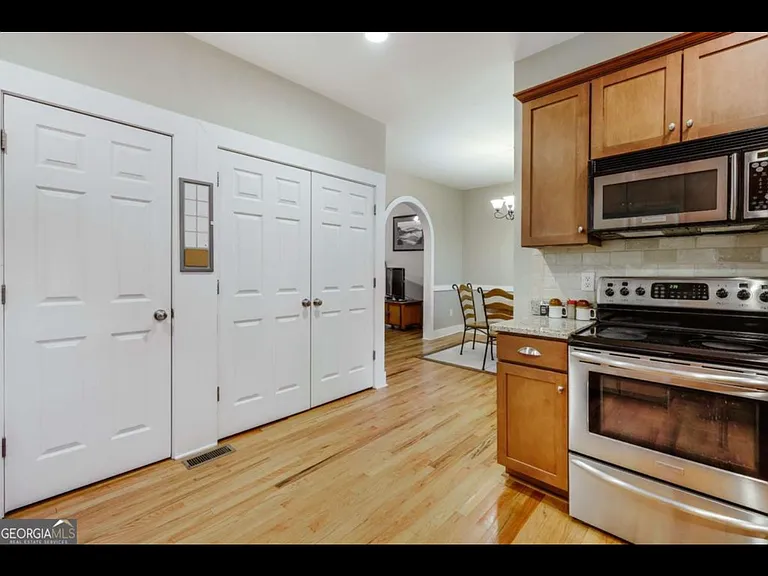 90 Hart Ave — Photo 14