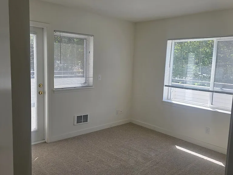 Issaquah Valley Place — Photo 30