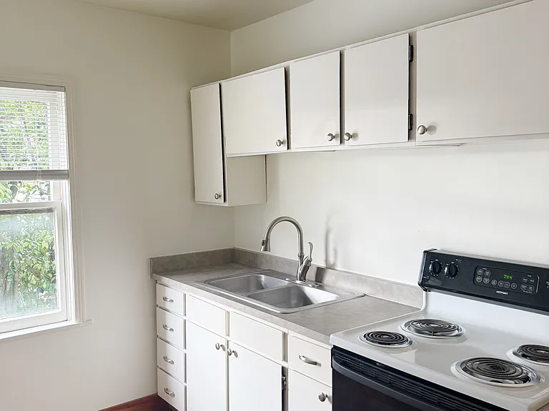 2102 SE 12th Ave #9 — Photo 4