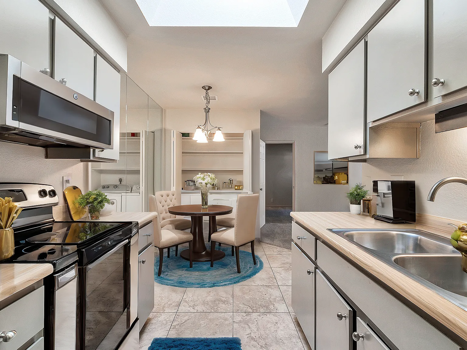 2 bed, 863 sqft, $1,575 — Photo 1