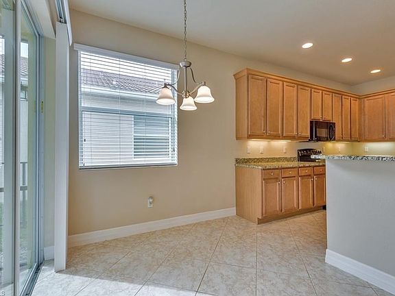 5th image of 11083 Sparkleberry Dr