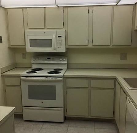 3rd image of 6475 W Oakland Park Blvd #2