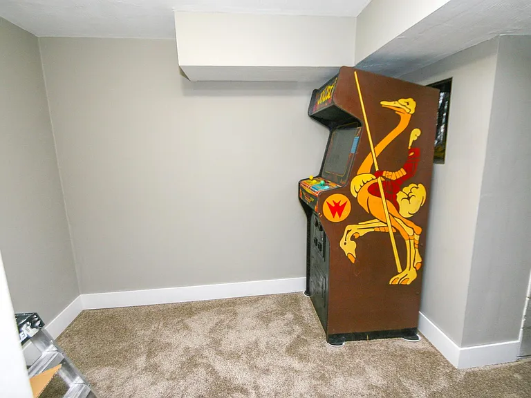1310 Abbeyhill Dr — Photo 33