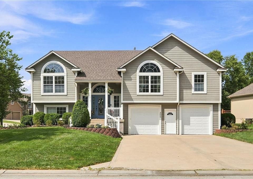 1st image of 806 SW 34th Ter