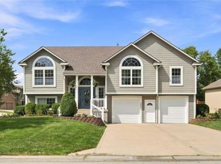806 SW 34th Ter, Lees Summit, MO 64082