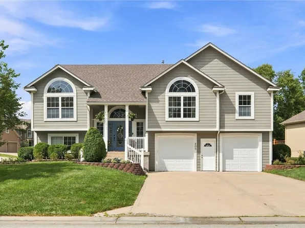 806 SW 34th Ter, Lees Summit, MO 64082