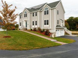 25 Burgess Farm Rd, Dracut, MA 01826