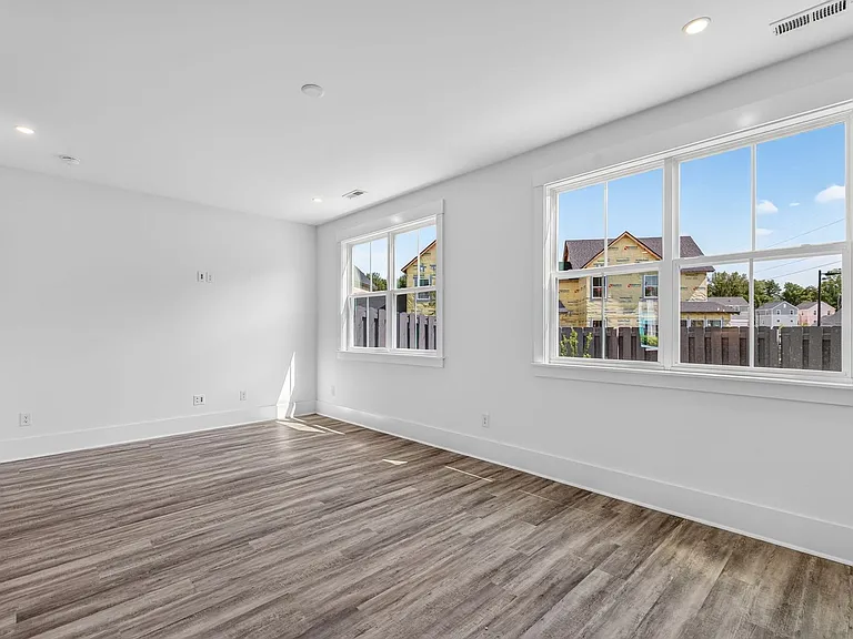 405 Oak Hammock Ct — Photo 23