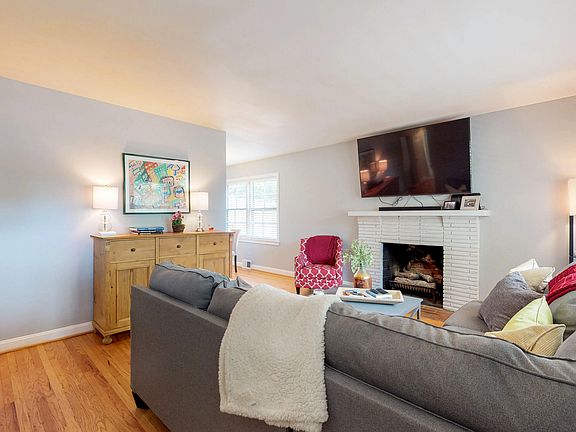 5th image of 2820 Meadow Dr