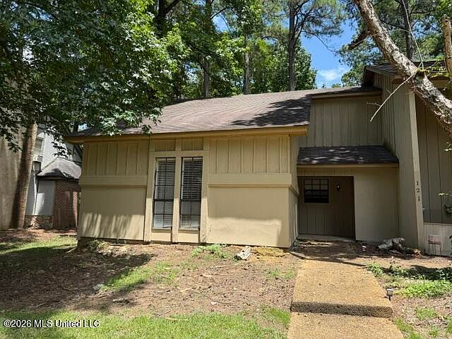 1st image of 121 Bent Creek Cir N #A