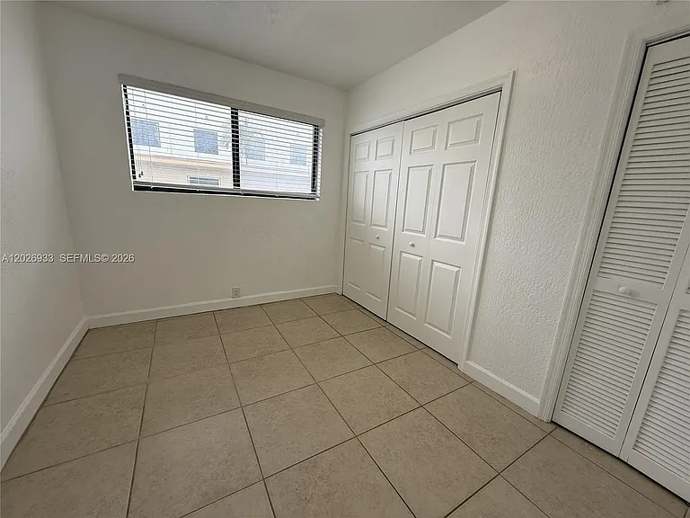 421 SW 6th St #7 — Photo 5