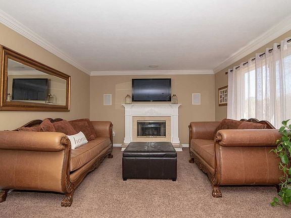 4th image of 59 Winterberry Dr