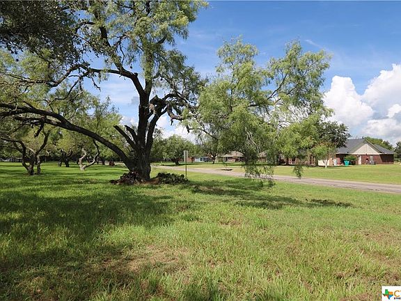 3rd image of 309 Kingwood Forest Dr