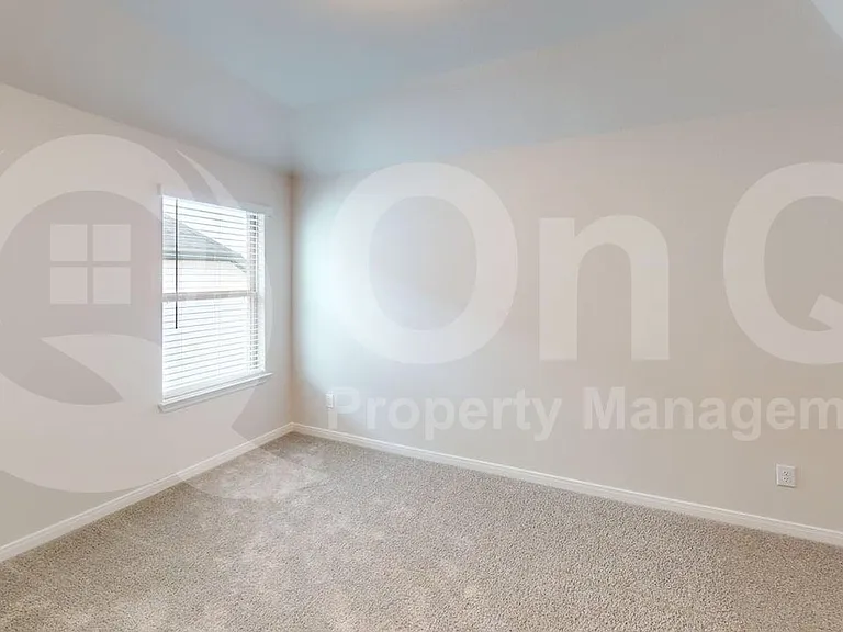 1840 Rosedale Ave — Photo 17