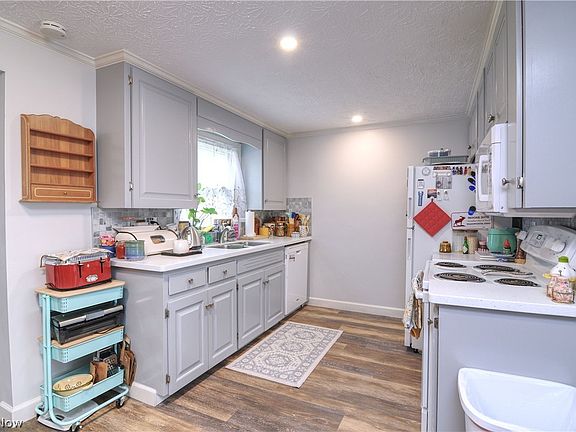 5th image of 820 Highland Ave