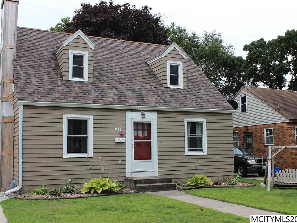 1st image of 917 15th St NE