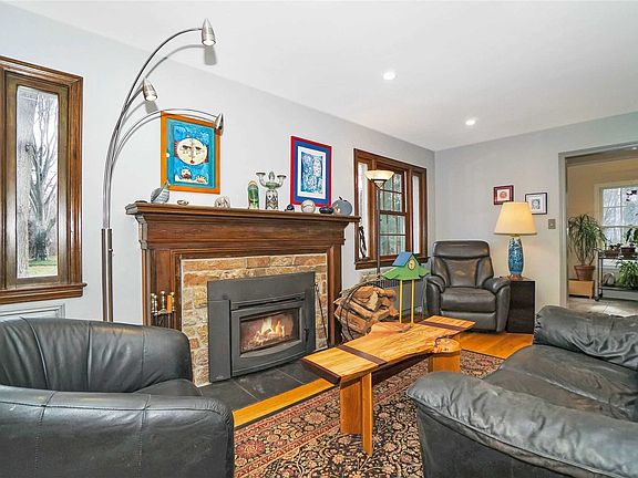 5th image of 30 Hicks Ln