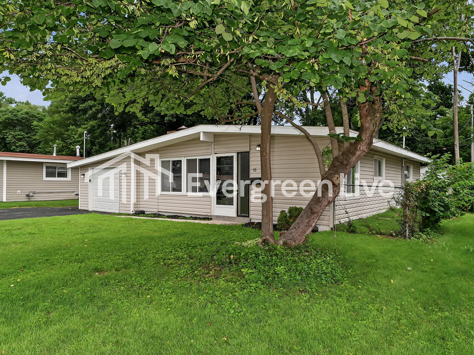 3 bed, 1.0 bath, 1148 sqft, $1,245 — Photo 2