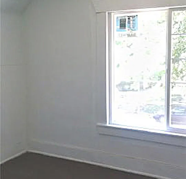 1306 N Hickory St — Photo 3