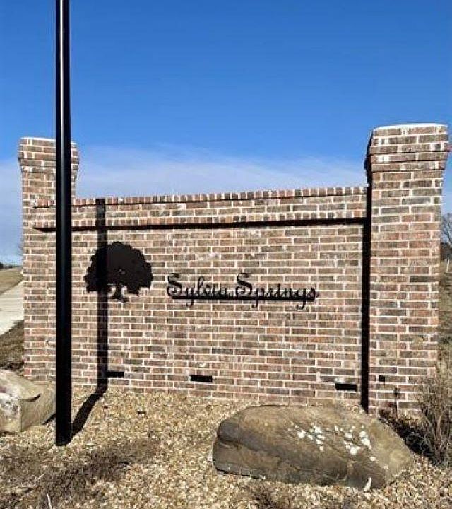 2nd image of 155 Magnolia Springs Dr