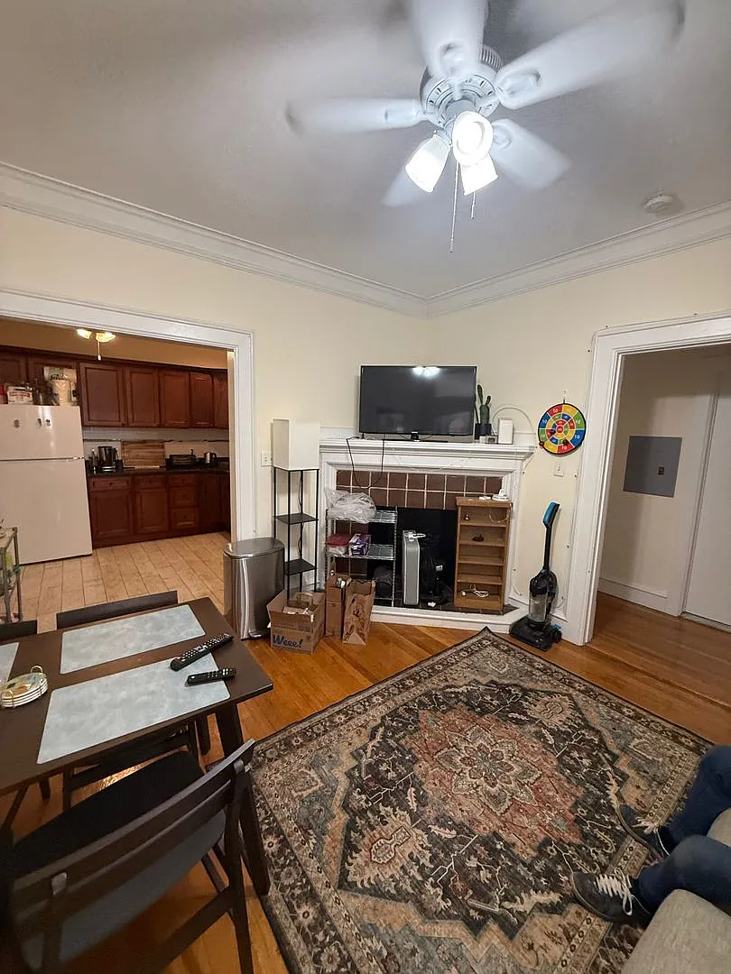No Fee! Ht/ Hw Included 4 Bed/2 Bath On Parkvale In Allston — Photo 3