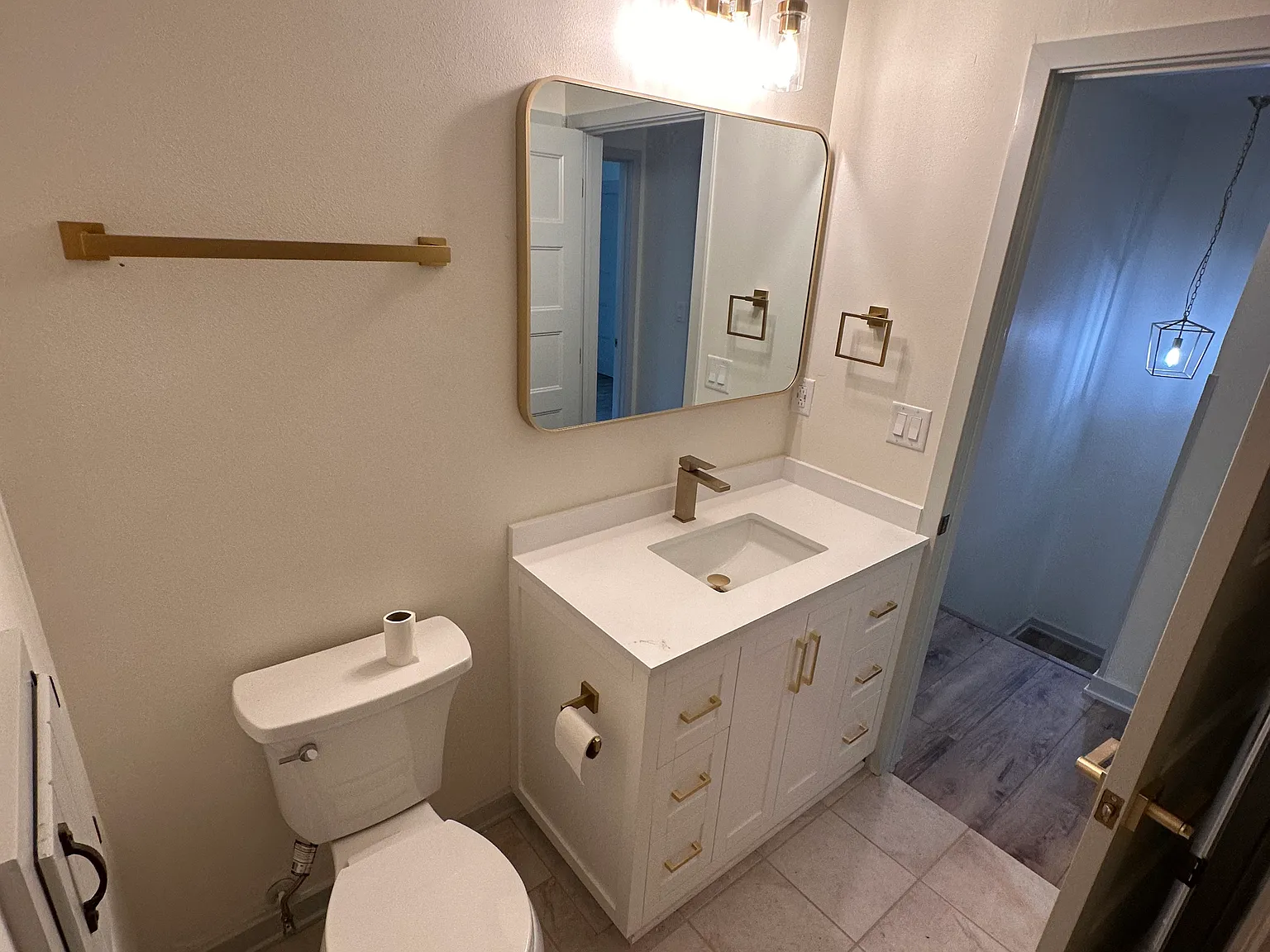 3 bed, 1.5 bath, 1400 sqft, $2,400 — Photo 3