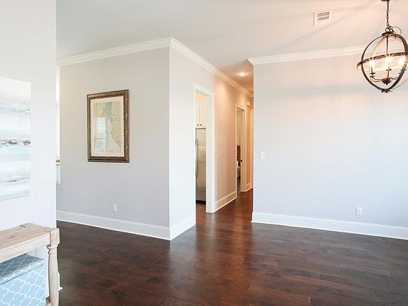 4th image of 303 Abbey Ln