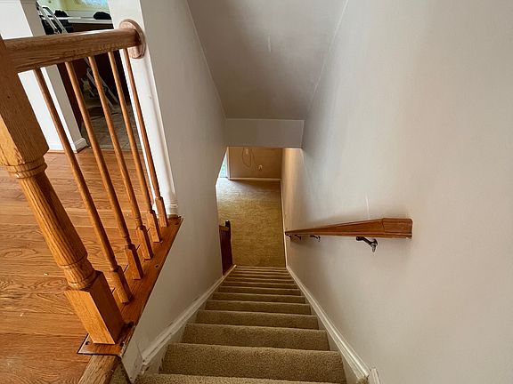 5th image of 8545 Towne Manor Ct